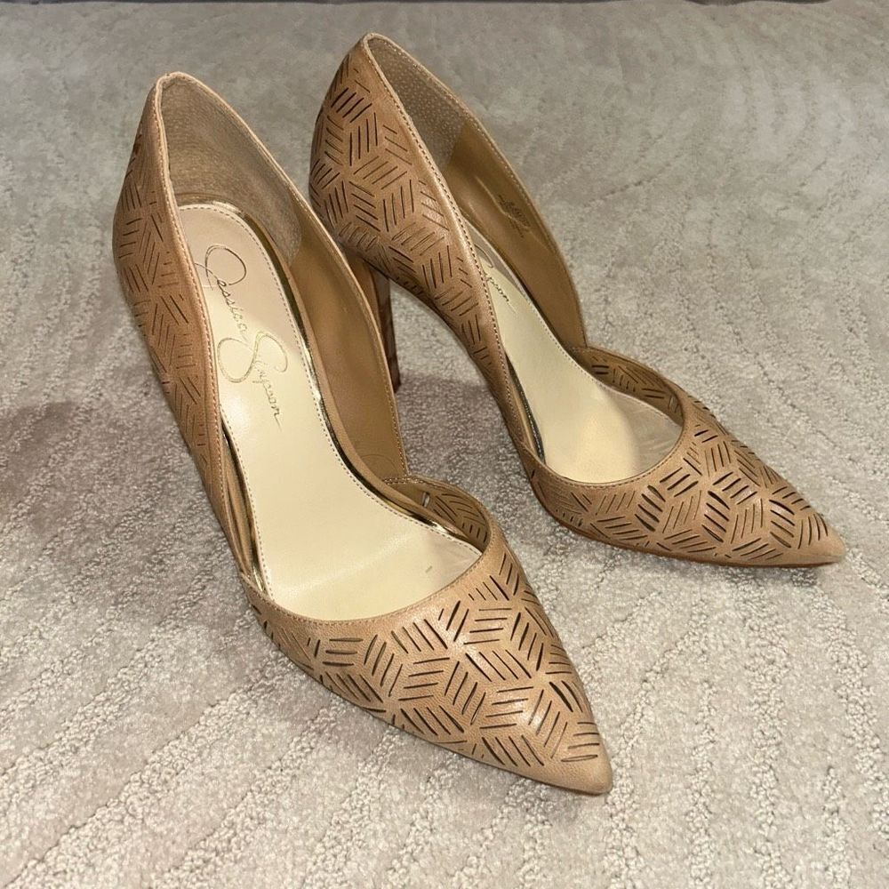 Jessica Simpson Sand Castle Ruby Tumbled Leather Pump Heels - Picture 2 of 8